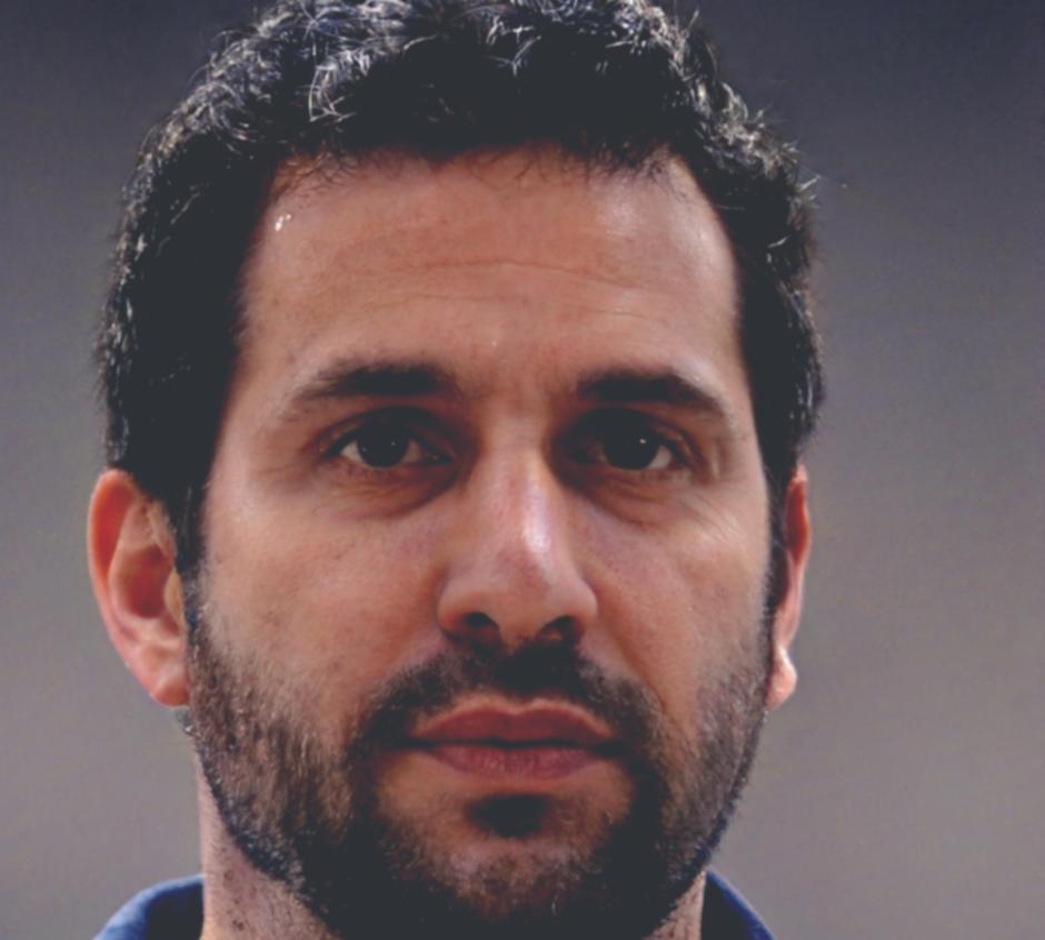 Portrait of Lachlan studying financial markets